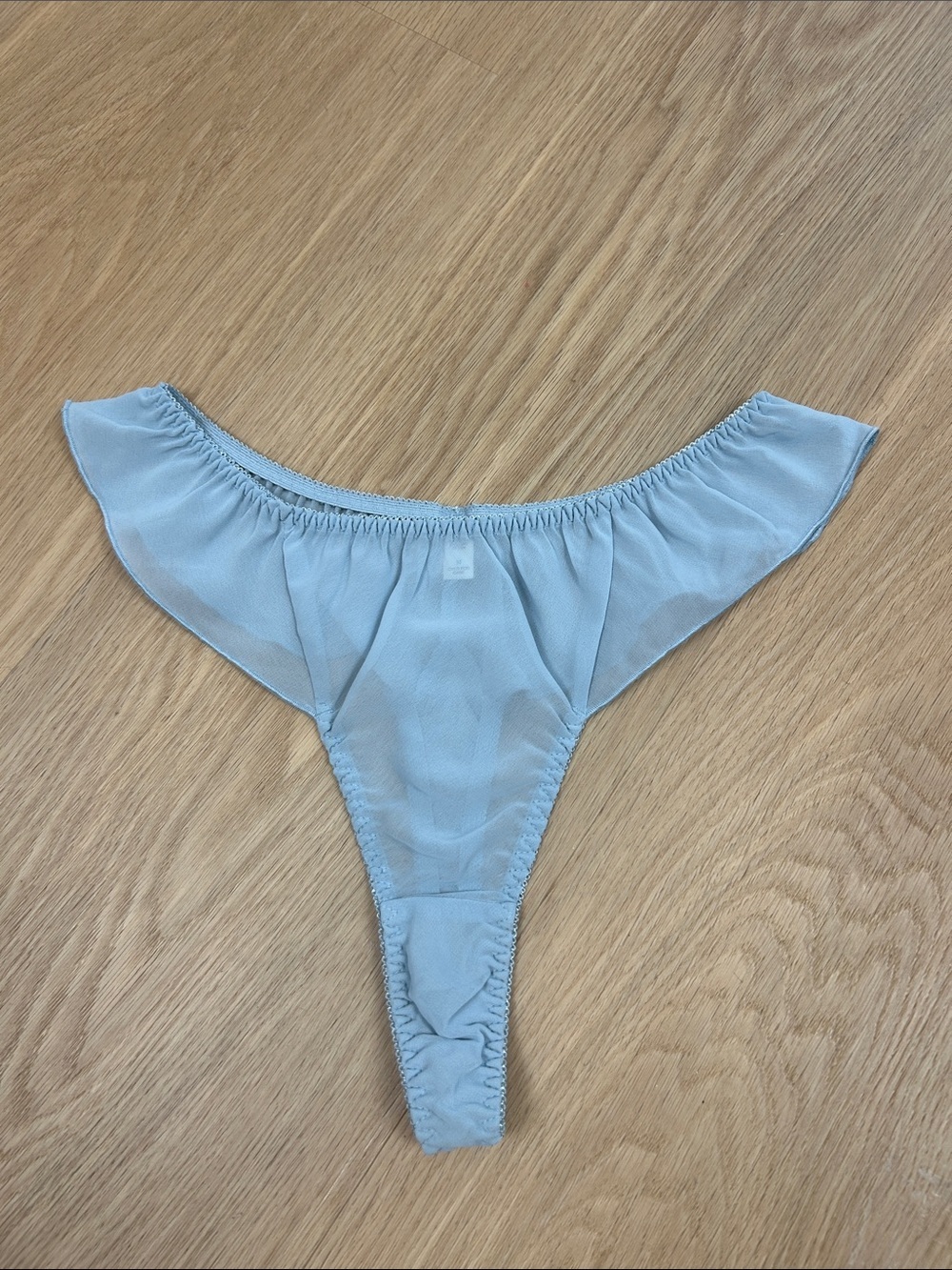 90’s 1998 Vintage Victoria’s Secret Ruffle Hi Cut Thong Panty M